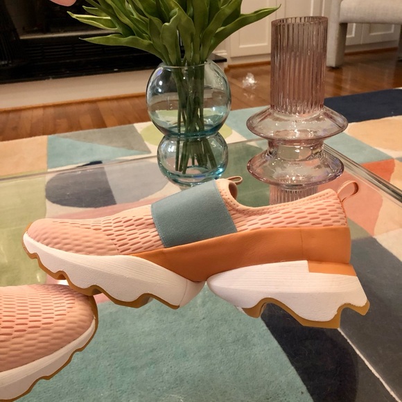 Sorel Kinetic Impact Strap Peach Blossom/Paradiso Size 8 - Picture 4 of 9